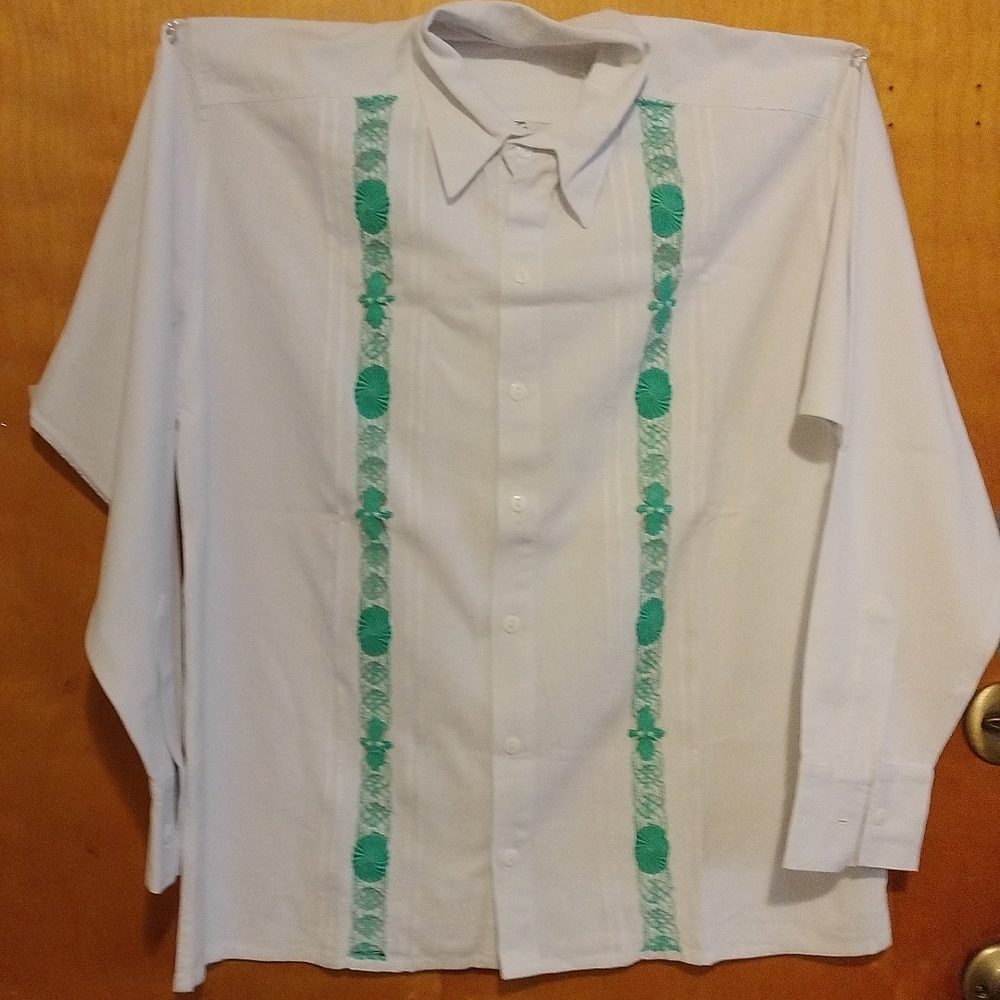 Frayed blanket shirt with long sleeves.